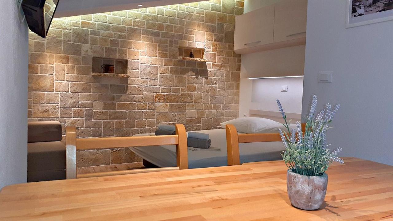 Appartement Deluxe Stone House Bonaca à Baška Voda Extérieur photo